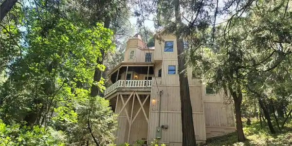 24083 Cresta Drive