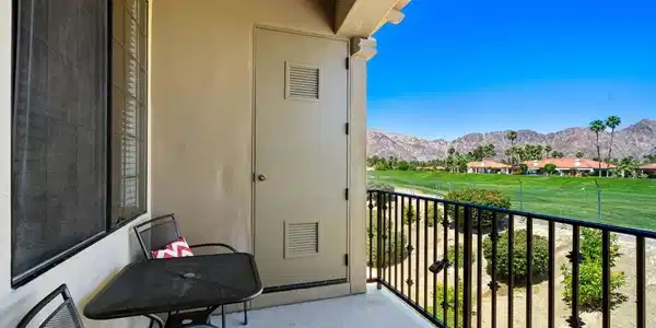 50610 Santa Rosa Plaza