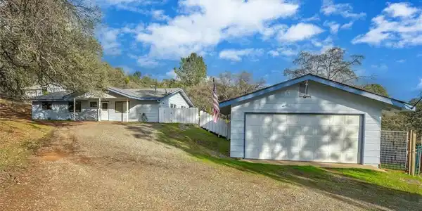 5060-5064 Mykleoaks