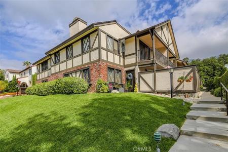 395 Mariposa Avenue