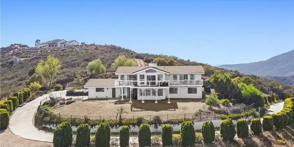 39158 Vista Del Bosque