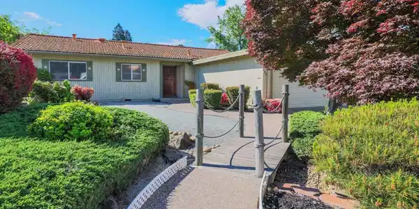 146 Lorenzo Dr