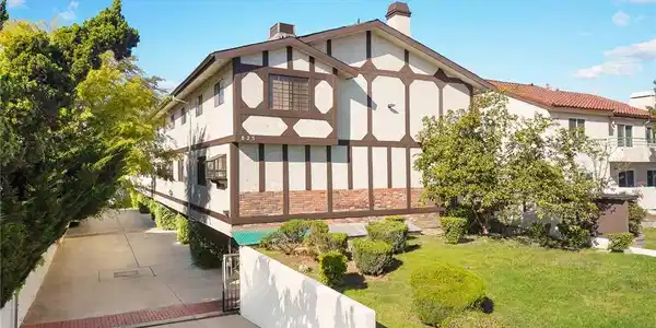 825 W Duarte Road