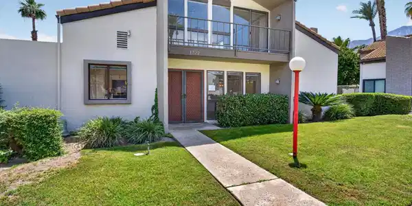 1722 E Camino Parocela