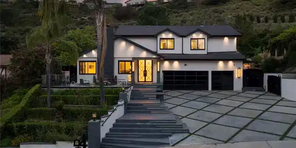 2223 Flintridge Drive