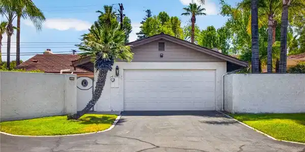 17 W Palm Lane