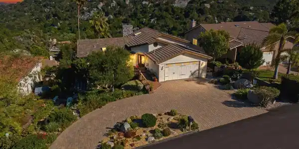 9643 Indian Creek