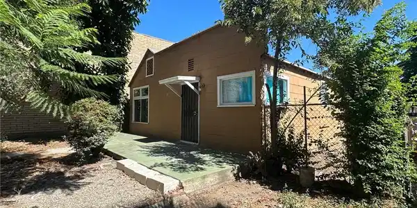 211 S Riverside