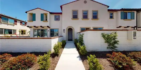 2785 E Berry Loop Privado