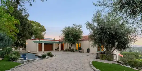 1395 Inverness Drive