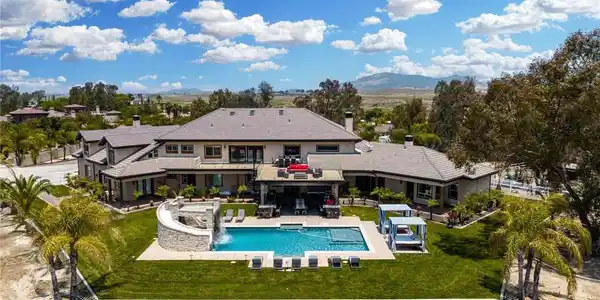 39625 Calle Cabernet