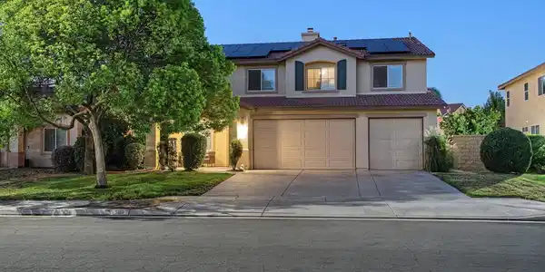 589 Foxglen Drive