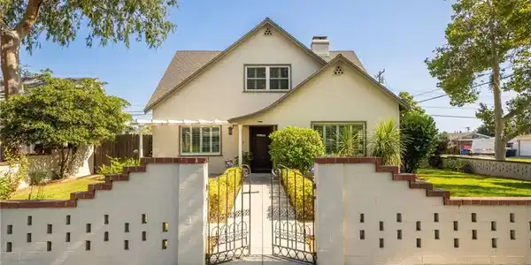 859 W Berkeley Court