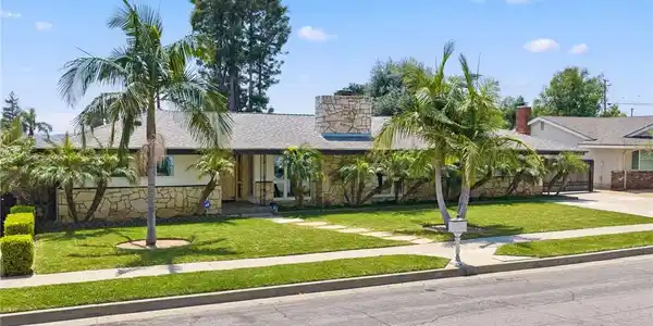 1020 La Serna