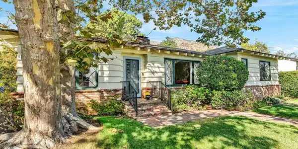 725 Edgeview Drive