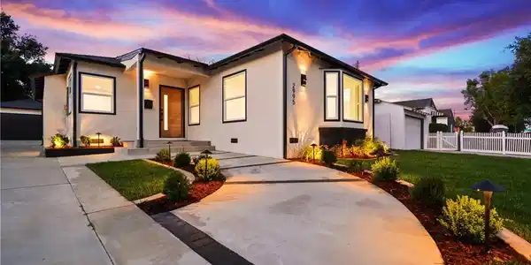 2995 E Del Mar