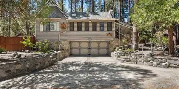 1143 Robin Road