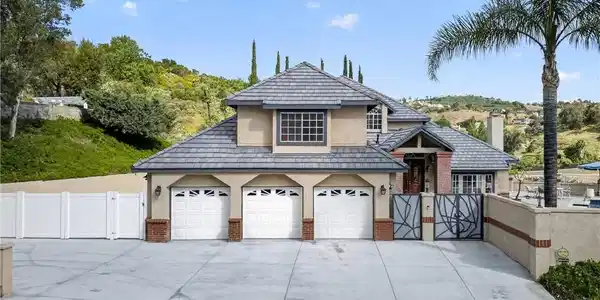 1050 N High Knoll