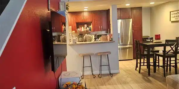 435 W 9th