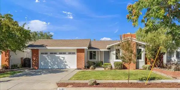 1683 Zinnia Lane