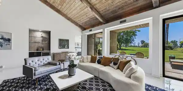 552 Desert West Drive