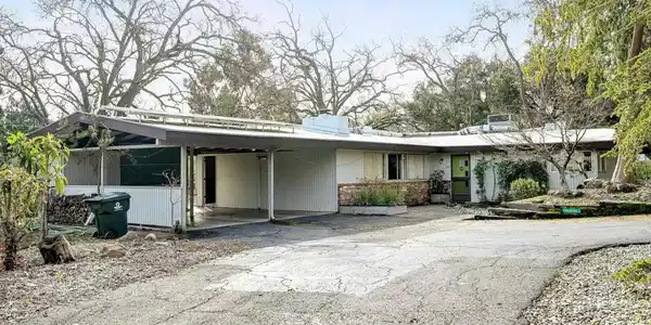 817 Slater Ave