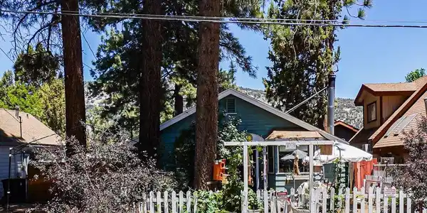 813 E Mountain View Boulevard