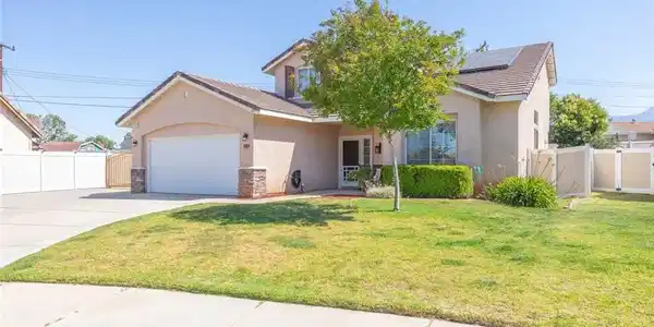 33852 Glenoaks