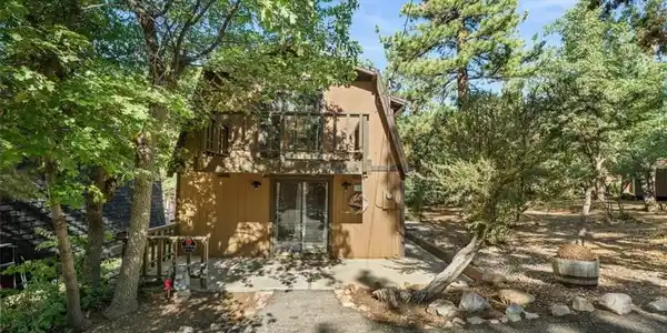 755 Holmes Lane