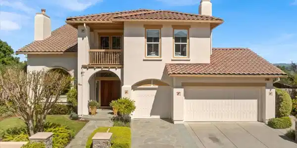 1136 Eagle Cliff Court