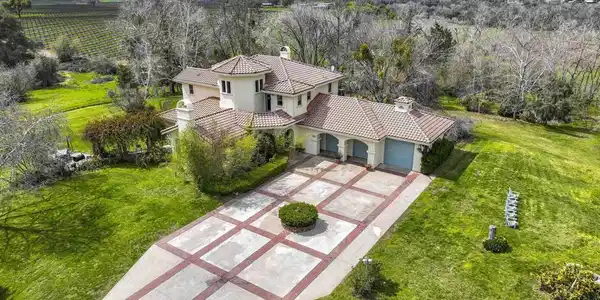 24943 N McIntire