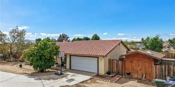 16315 Winona