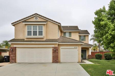 27761 Crestknoll Court