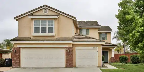 27761 Crestknoll Court