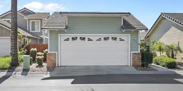 1213 Bitterbush Ln