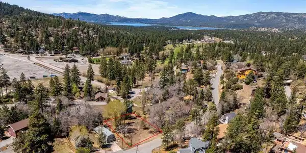 1270 Siskiyou Drive