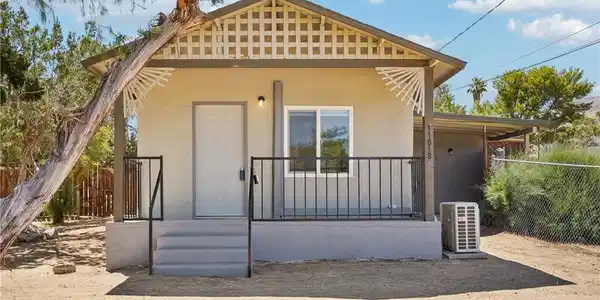 11618 Rosewood Avenue