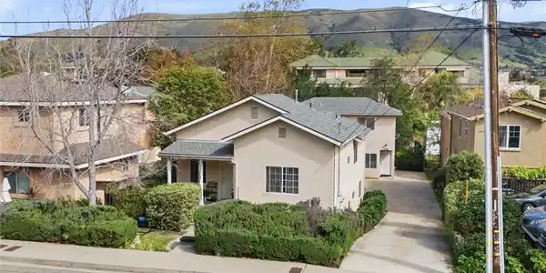 3204 Rockview Place