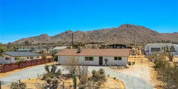 60229 La Mirada Trail