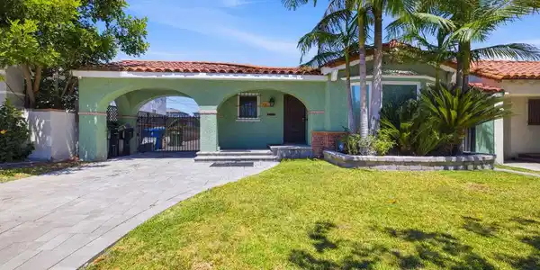 3237 W 74th Street