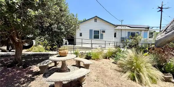 5106 N Glendora