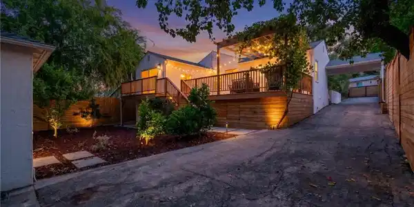 2836 Fairmount