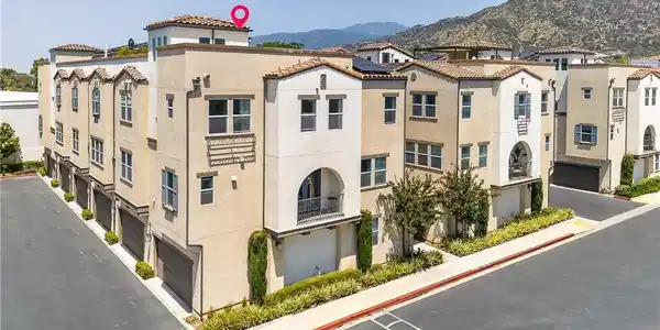 623 W Foothill
