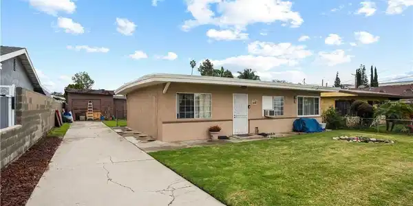 1640 Cinco Robles