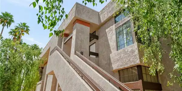 2601 S Broadmoor