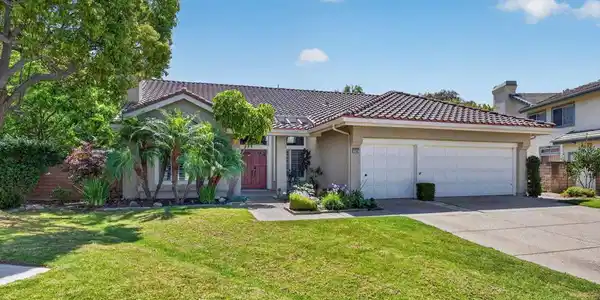 2202 Desert Forest Court