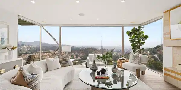 6960 Pacific View Drive