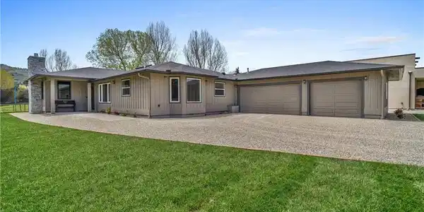 29700 Pinedale