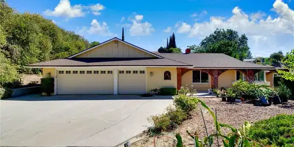 2424 Kiska Avenue