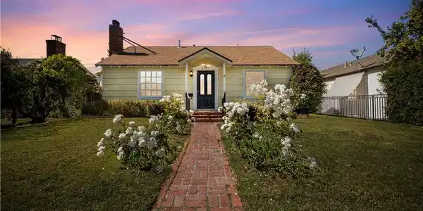 2307 W Verdugo